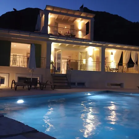 Alonaki Villa