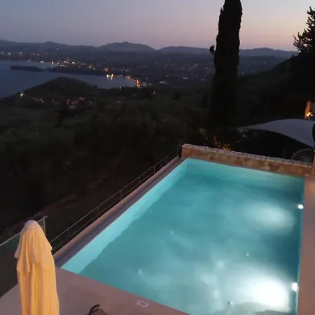 Alonaki Villa *